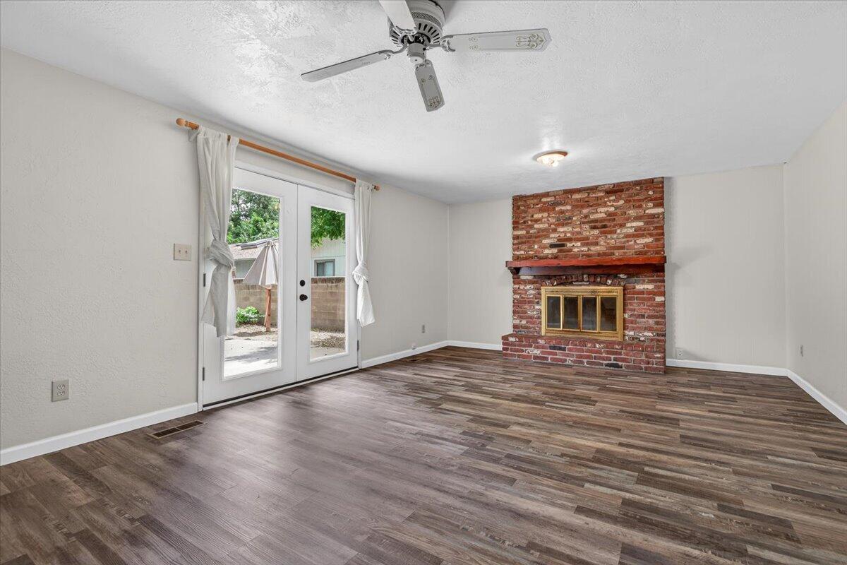 415 Sutter Avenue Medford, OR 97504 - Photo 12 of 28 a view of an empty room with a window and wooden floor