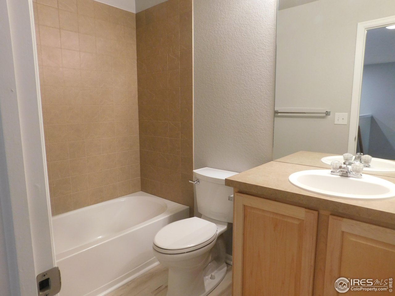 5115 Old Mill Road Fort Collins, CO 80528 - Photo 20 of 41 2nd Upstairs full bathroom