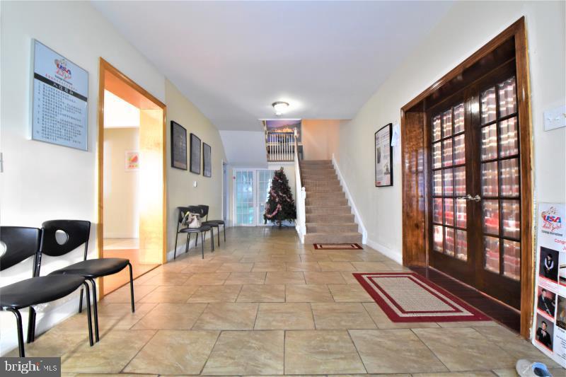 5241 Gainor Road Philadelphia, PA 19131 - Photo 11 of 35