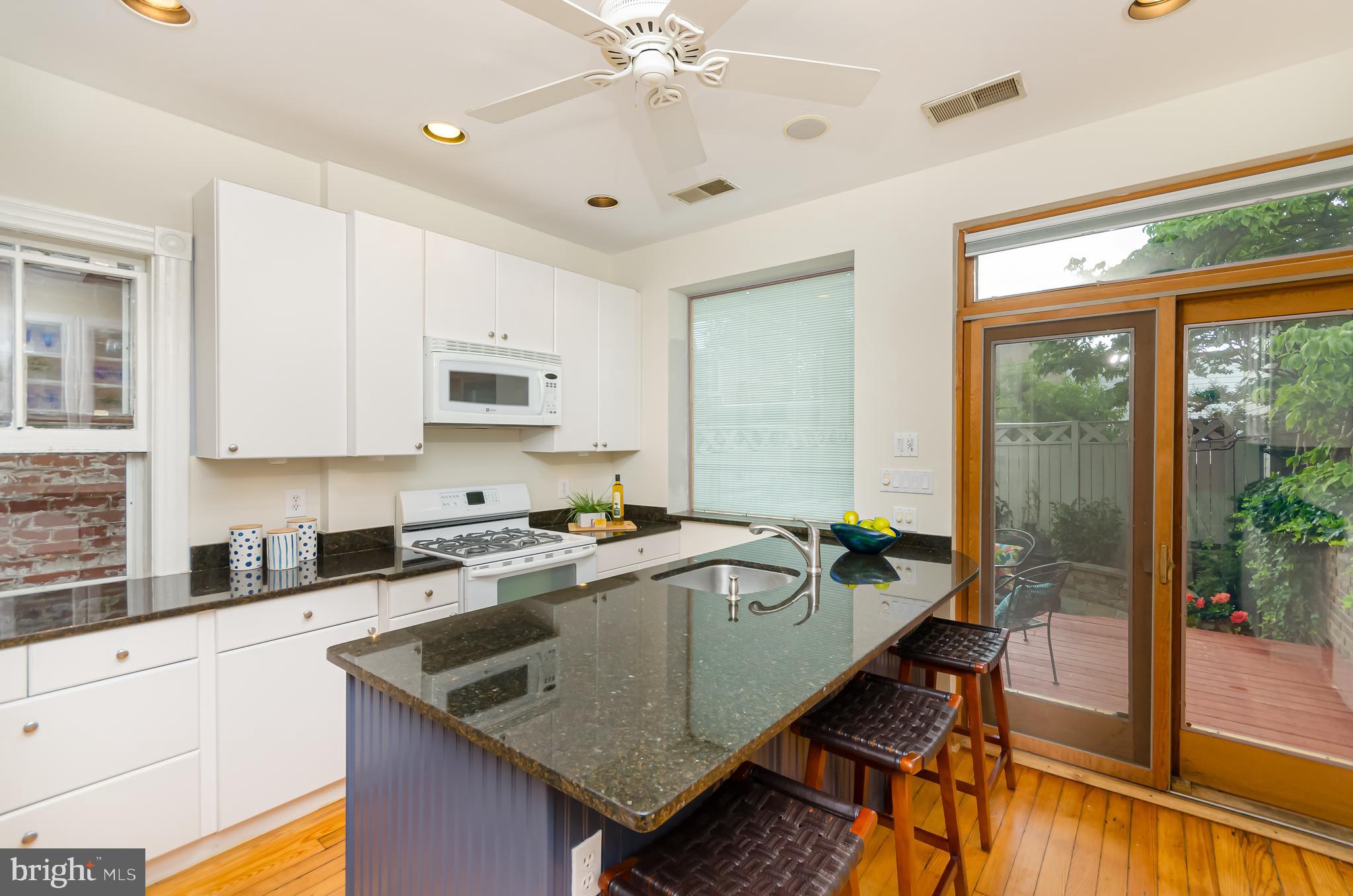 507 7th Street Southeast Washington, DC 20003 - Photo 12 of 34 Eat-in Kitchen