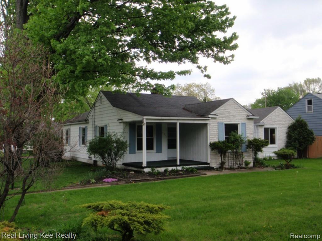 2815 Weaverton Rochester, MI 48307 - Photo 1 of 17 Front