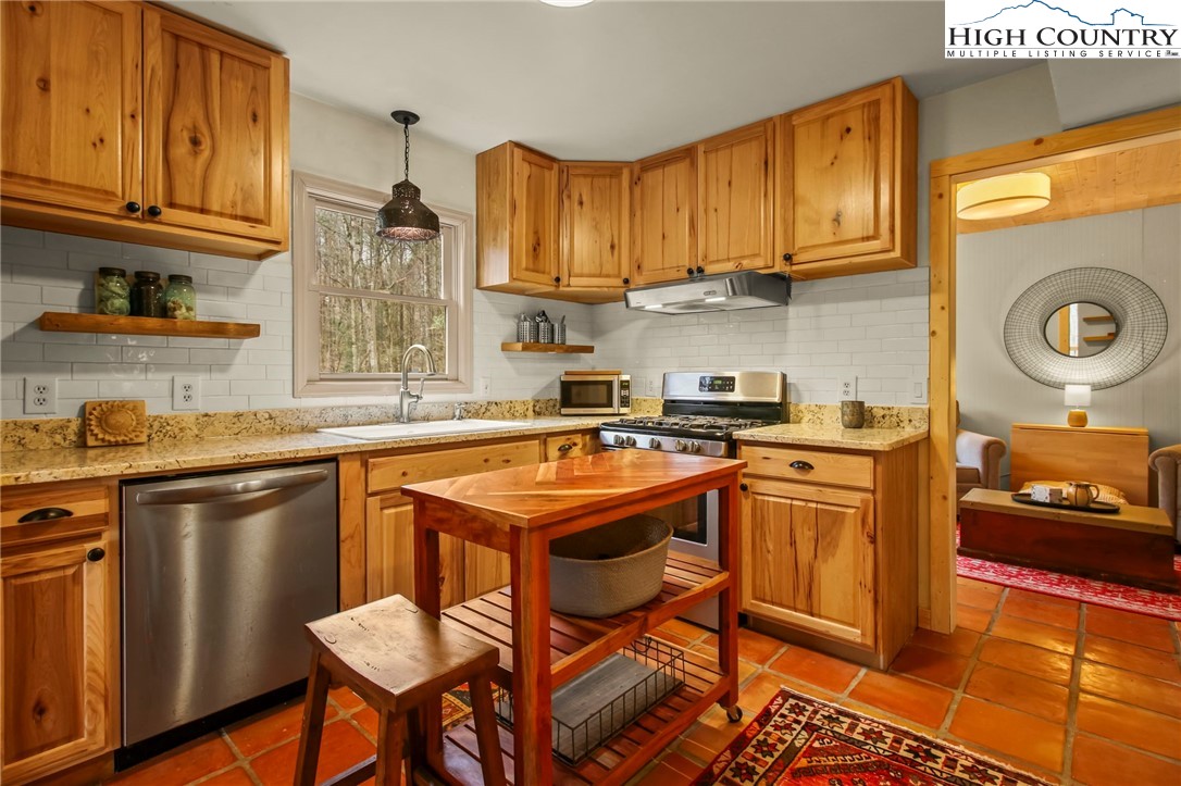 423 Little Creekside Road Banner Elk, NC 28604 - Photo 11 of 49 Gallery Image 11