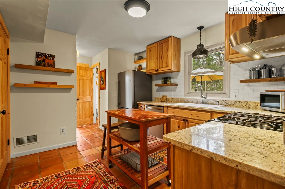 423 Little Creekside Road Banner Elk, NC 28604 - Photo 12 of 49 Gallery Image 12