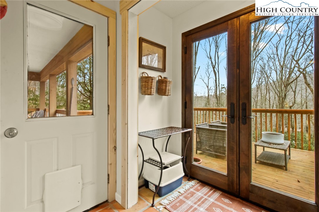 423 Little Creekside Road Banner Elk, NC 28604 - Photo 18 of 49 Gallery Image 18