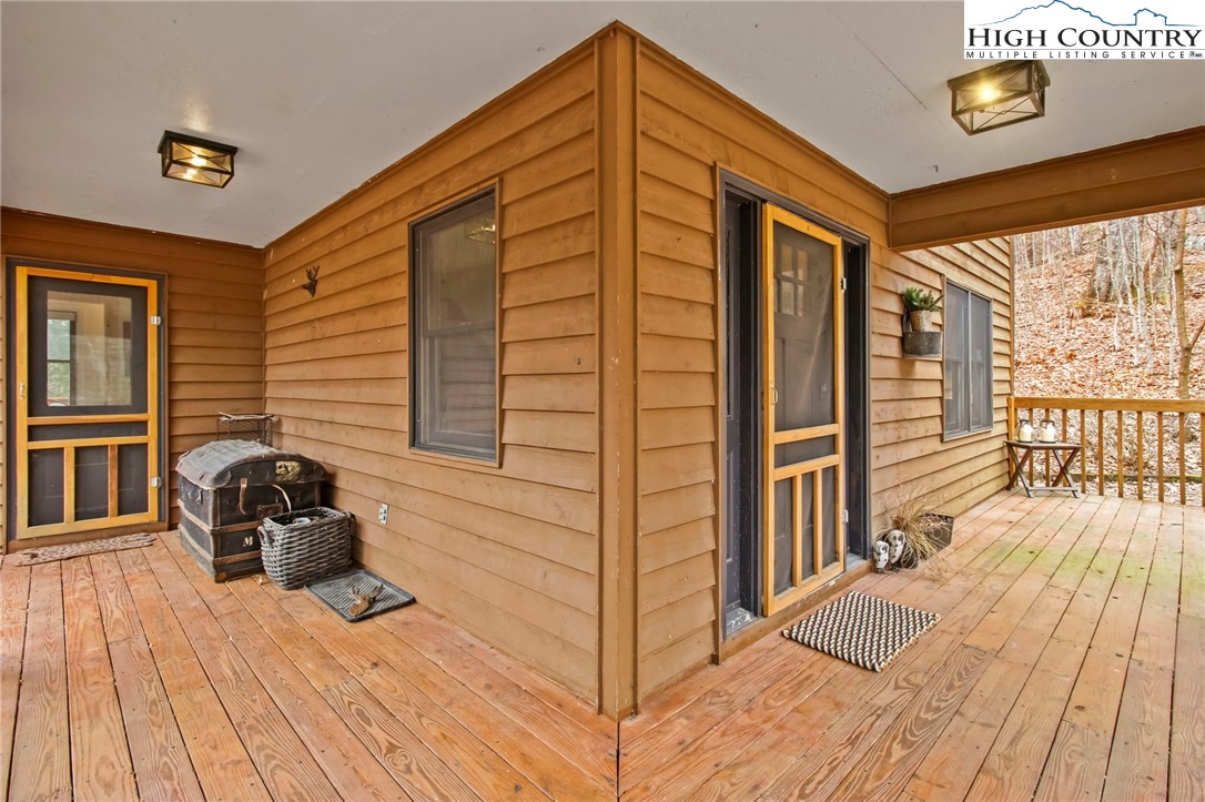 423 Little Creekside Road Banner Elk, NC 28604 - Photo 33 of 49 Gallery Image 33