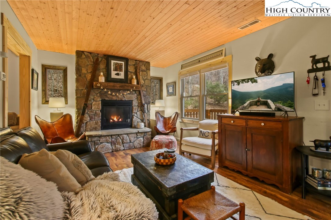 423 Little Creekside Road Banner Elk, NC 28604 - Photo 7 of 49 Gallery Image 7