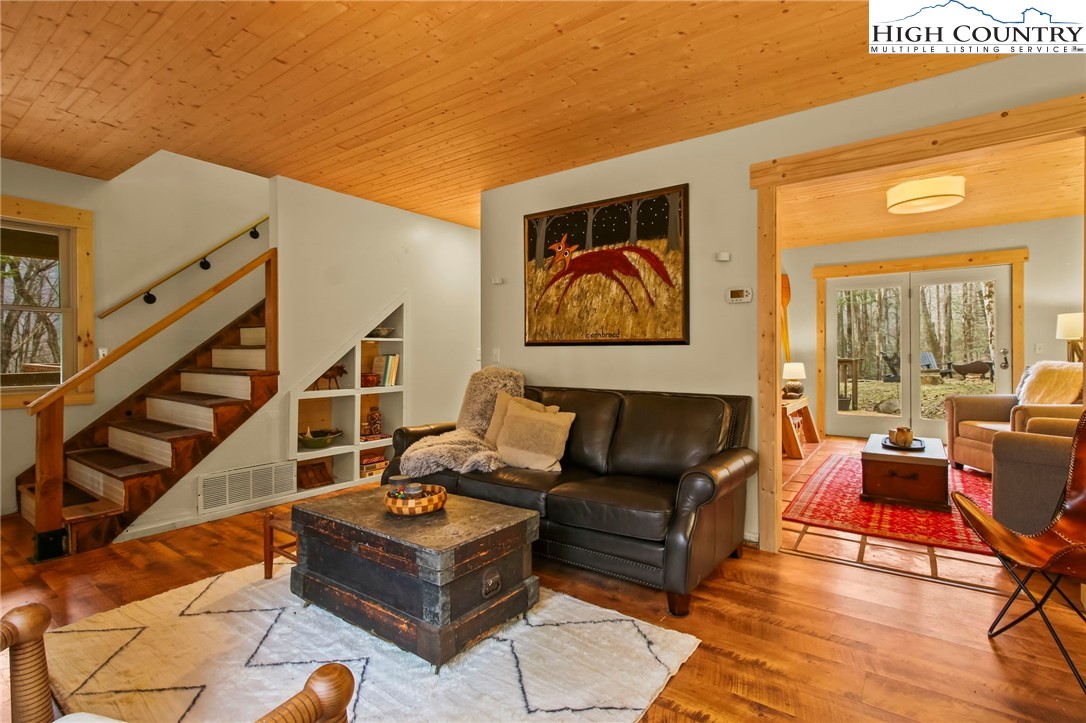 423 Little Creekside Road Banner Elk, NC 28604 - Photo 9 of 49 Gallery Image 9