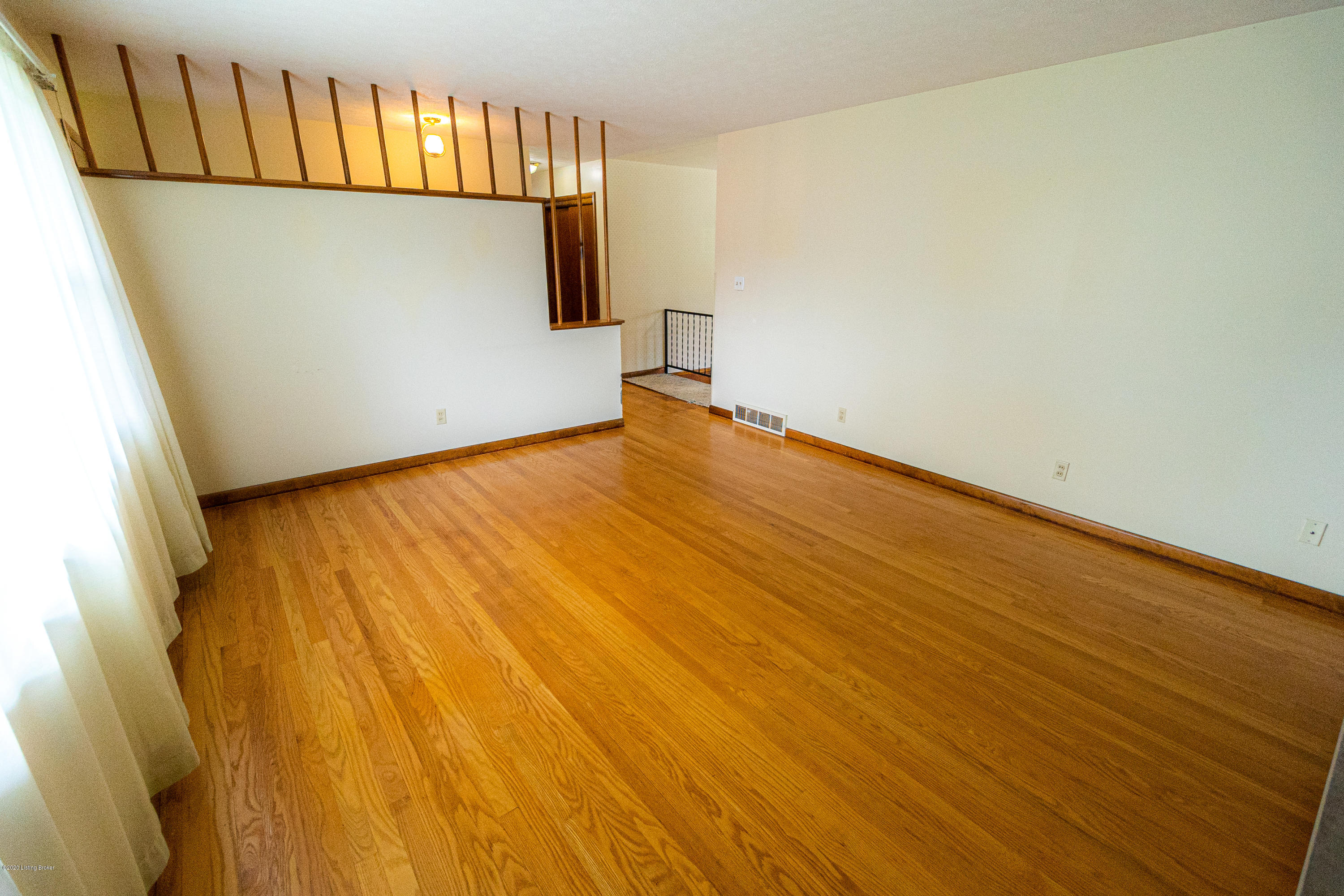 6809 Fernhaven Road Louisville, KY 40228 - Photo 5 of 35 Living room