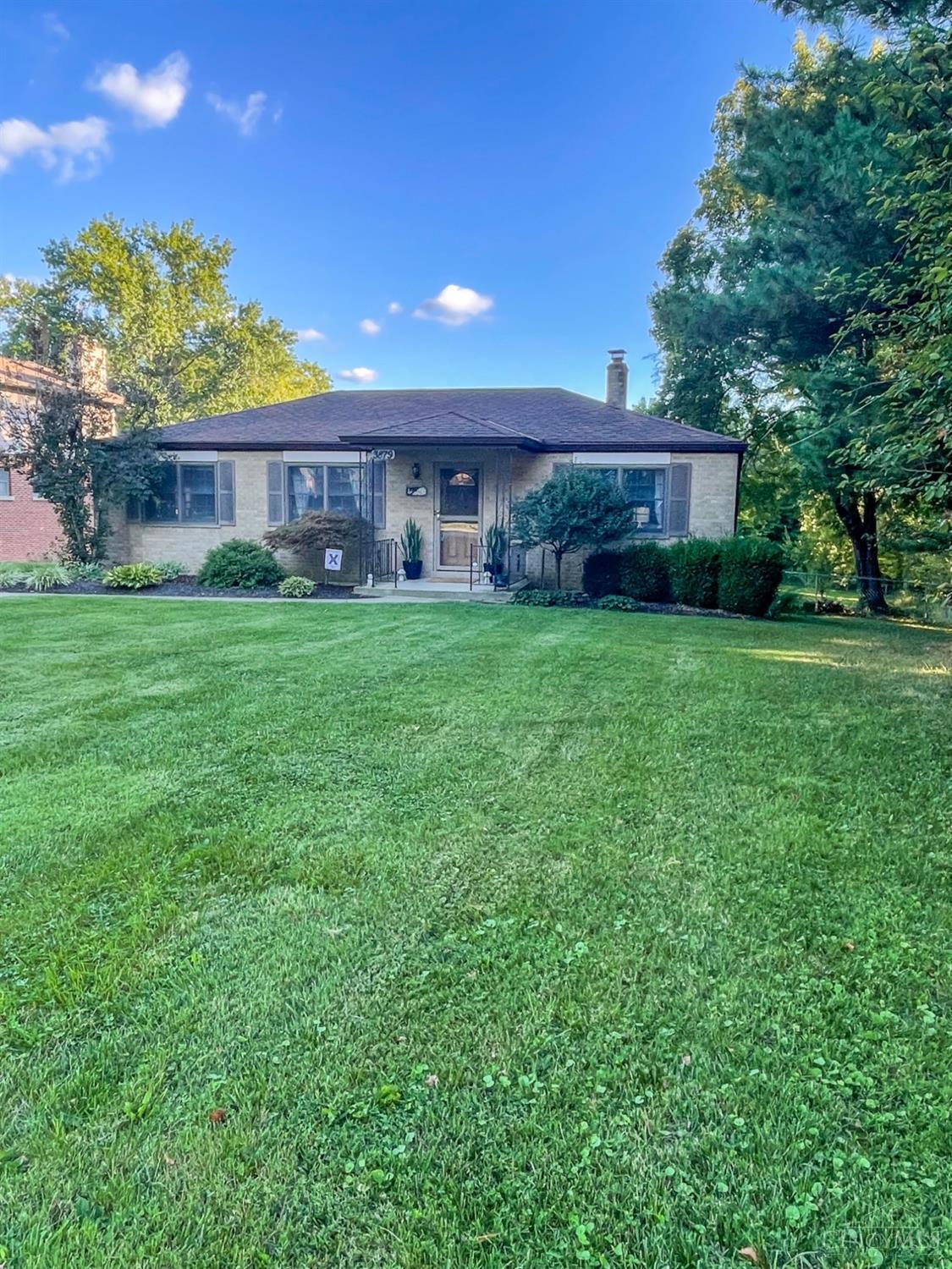 3879 Boomer Road Cincinnati, OH 45247 - Photo 2 of 27