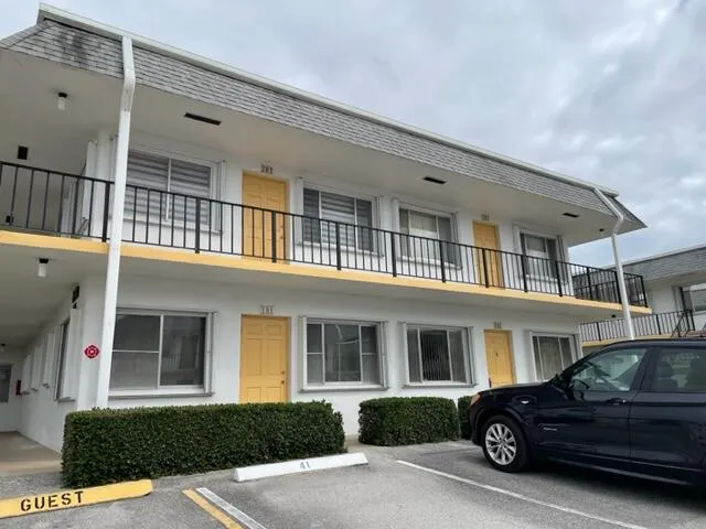 a view of a tennis court