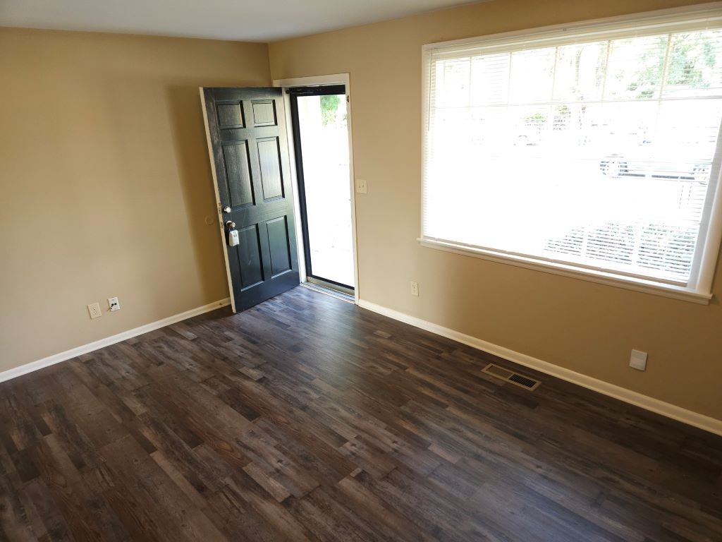 8613 Hooper Street Murfreesboro, TN 37129 - Photo 2 of 10