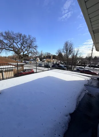 $2,700 | 2308 Oakton Street, Unit 2, Park Ridge, IL 60068