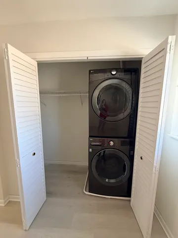 $2,700 | 2308 Oakton Street, Unit 2, Park Ridge, IL 60068