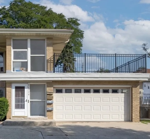 $2,700 | 2308 Oakton Street, Unit 2, Park Ridge, IL 60068