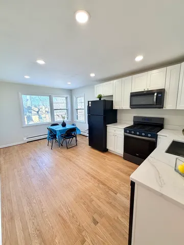 $2,700 | 2308 Oakton Street, Unit 2, Park Ridge, IL 60068