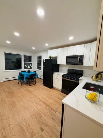 $2,700 | 2308 Oakton Street, Unit 2, Park Ridge, IL 60068