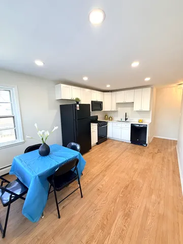 $2,700 | 2308 Oakton Street, Unit 2, Park Ridge, IL 60068