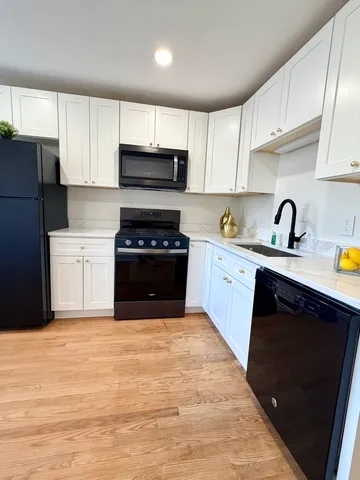 $2,700 | 2308 Oakton Street, Unit 2, Park Ridge, IL 60068