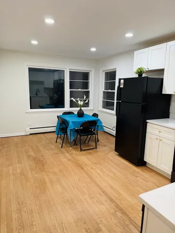 $2,700 | 2308 Oakton Street, Unit 2, Park Ridge, IL 60068