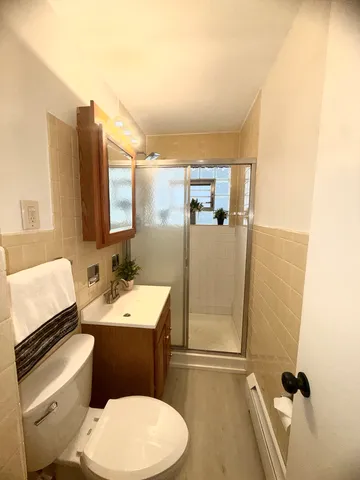 $2,900 | 2308 Oakton Street, Unit 2, Park Ridge, IL 60068