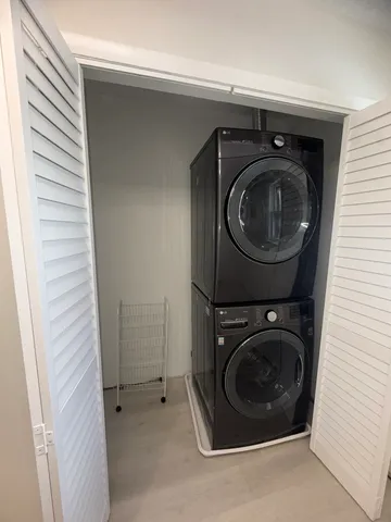 $2,700 | 2308 Oakton Street, Unit 2, Park Ridge, IL 60068