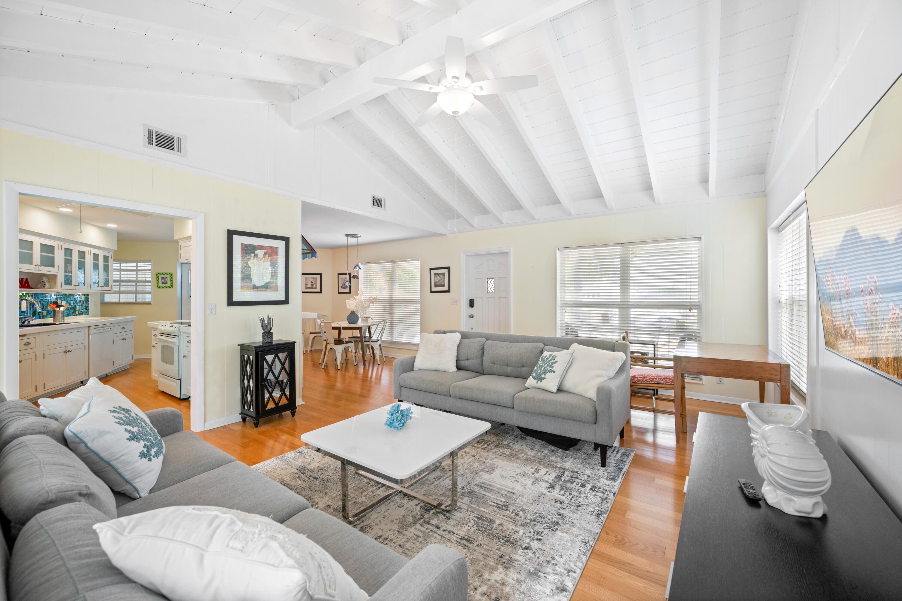 430 Neptune Road Juno Beach, FL 33408 - Photo 6 of 29 430 Neptune Road, Juno Beach (6)