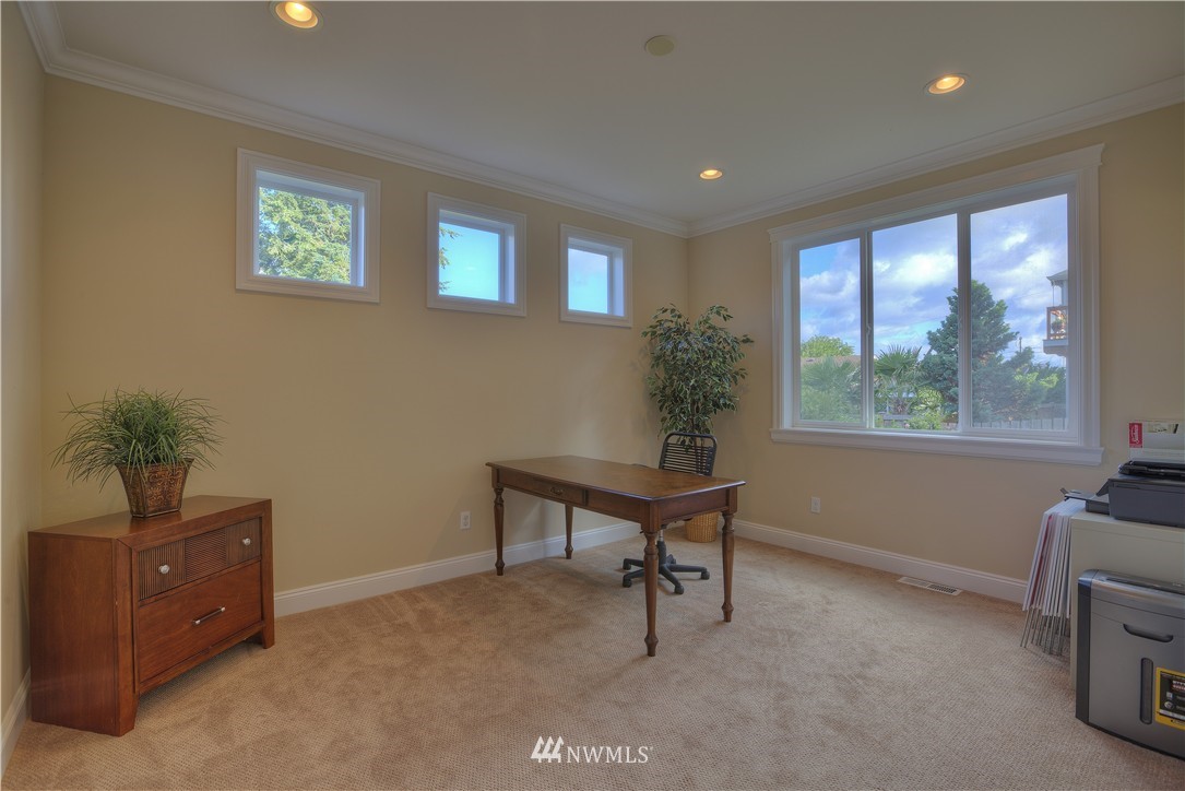 1004 North 28th Place Renton, WA 98056 - Photo 12 of 25