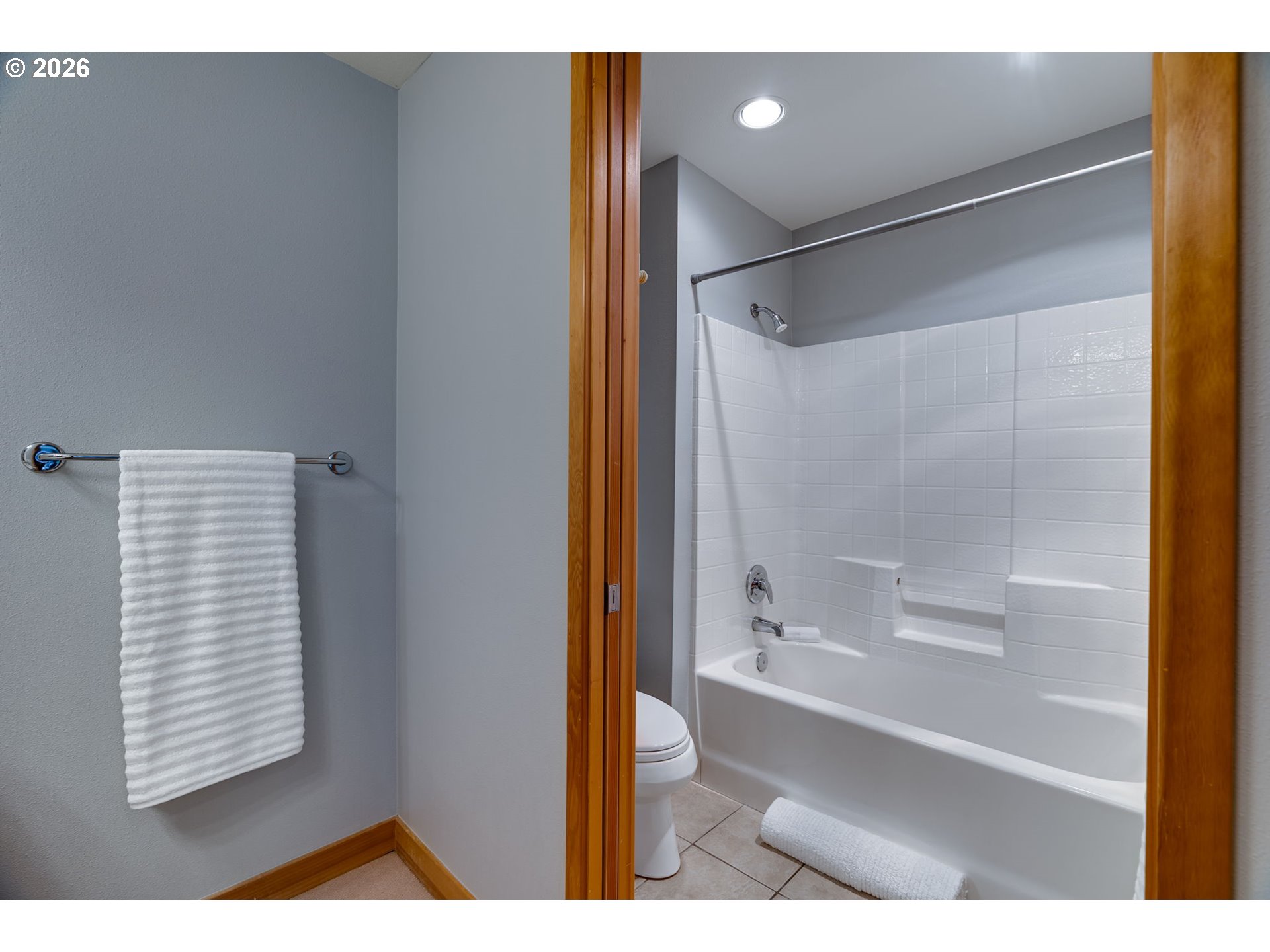 300 West 8th Street, Unit 236E Vancouver, WA 98660 - Photo 25 of 46 a bathroom with a bathtub and a shower