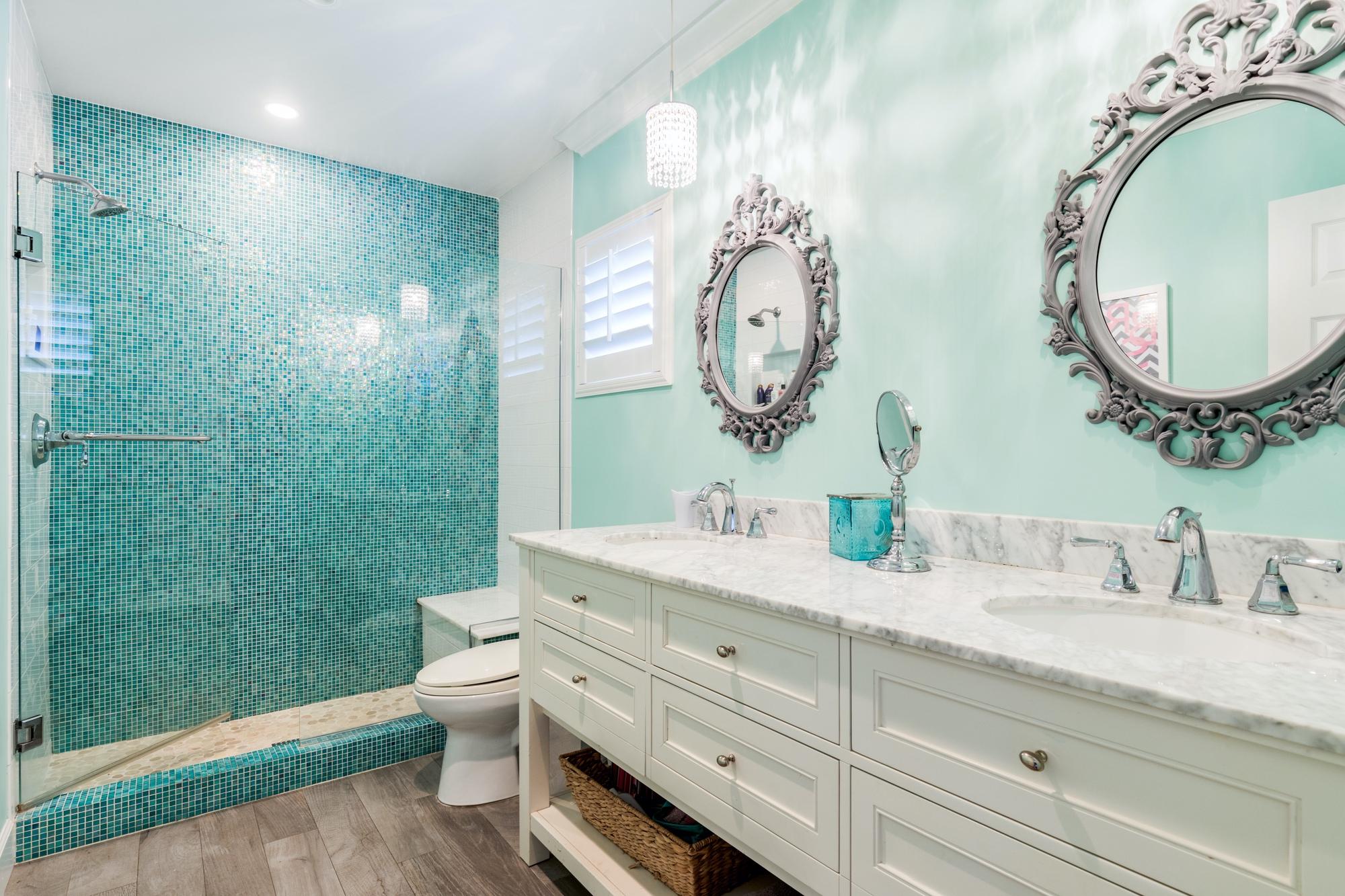 2299 Acorn Palm Road Boca Raton, FL 33432 - Photo 13 of 21 Guest Bathroom 1