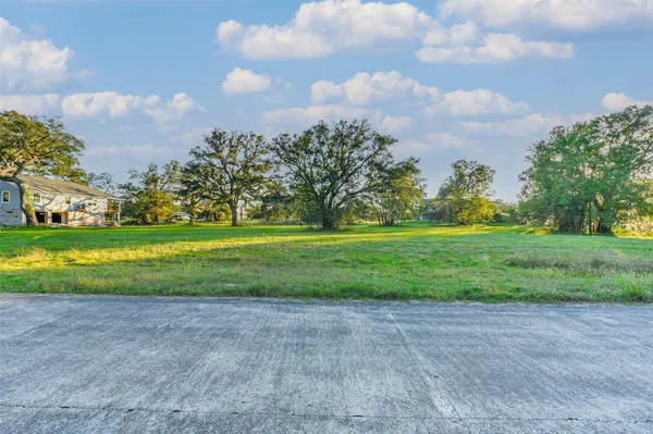 $29,900 | 381 Horse Shoe Trail, Angleton, TX 77515