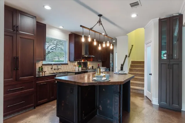 $899,000 | 8916 Pepper Rock Drive, Austin, TX 78717