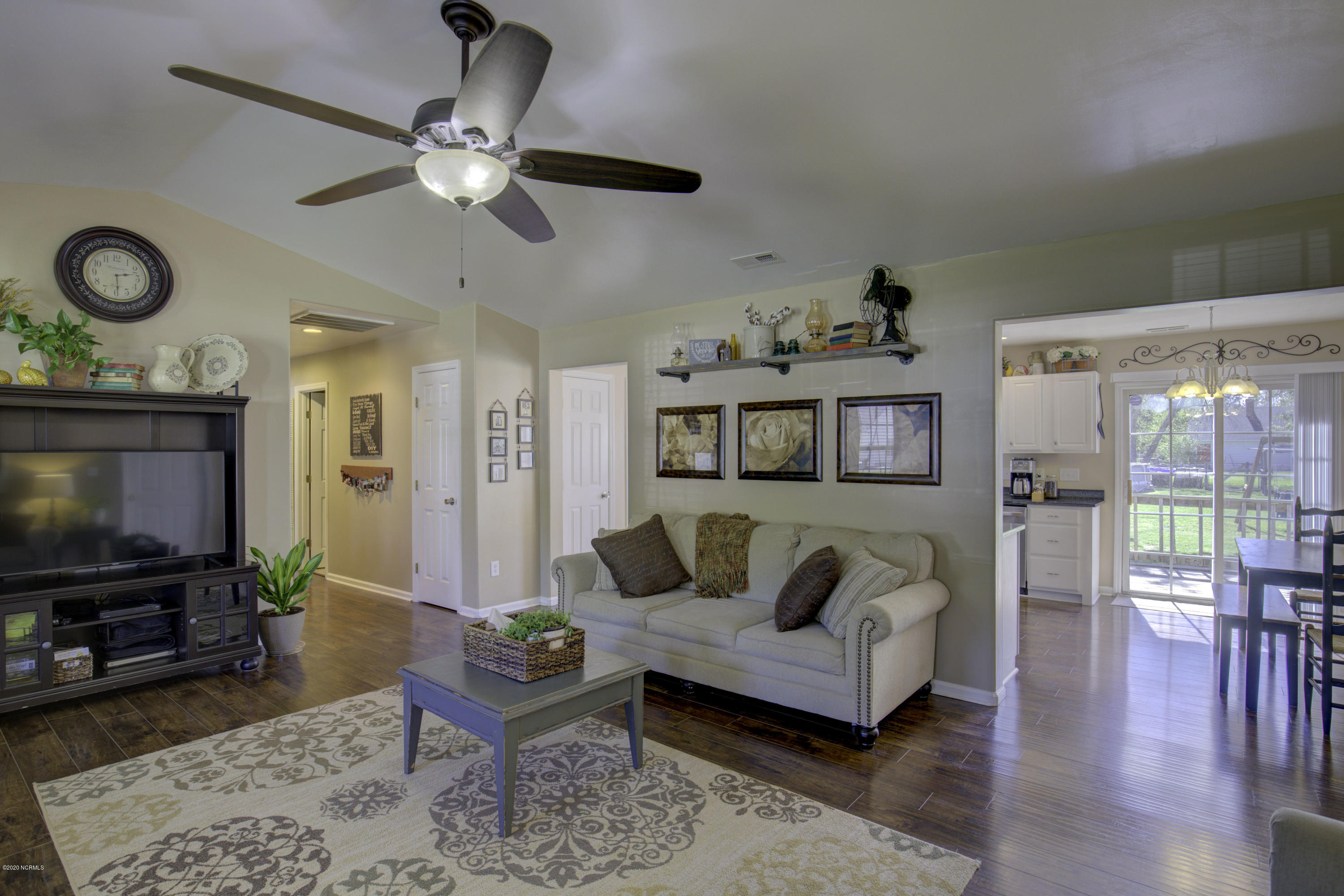 109 Fodder Drive Hubert, NC 28539 - Photo 4 of 29 109 Fodder - Interiors_20