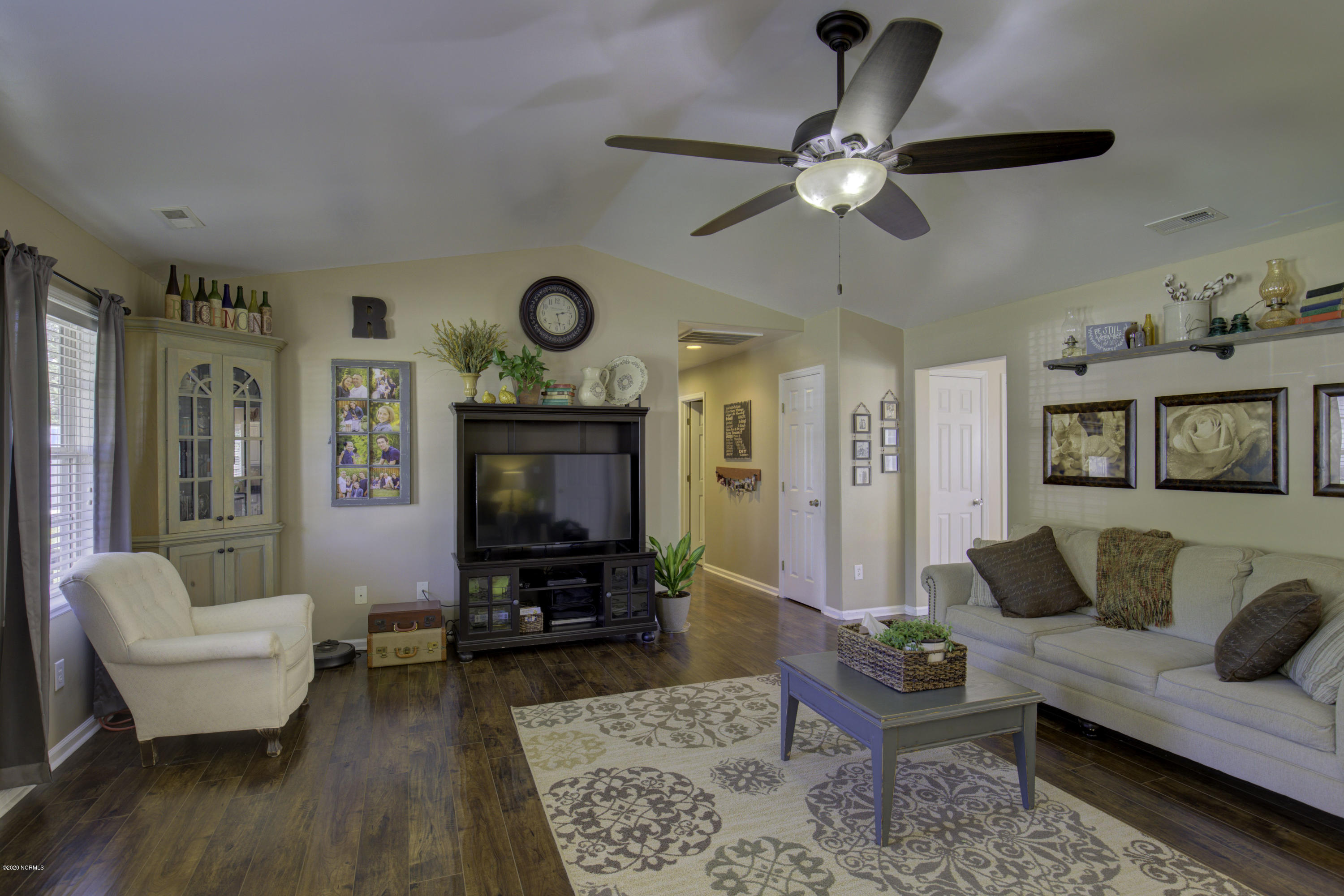 109 Fodder Drive Hubert, NC 28539 - Photo 5 of 29 109 Fodder - Interiors_21