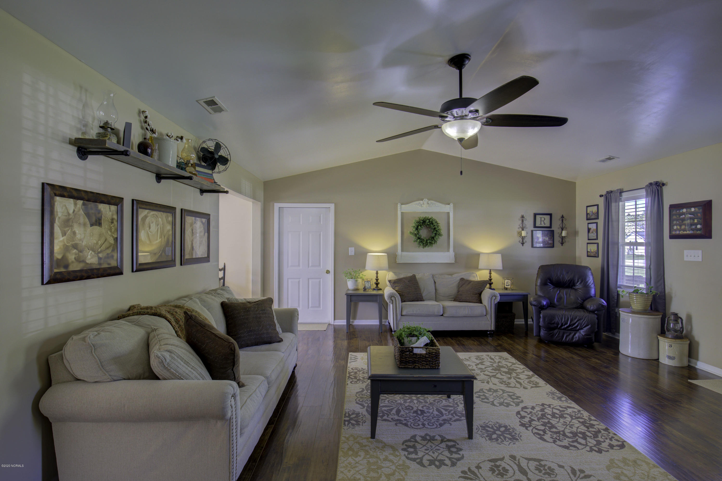 109 Fodder Drive Hubert, NC 28539 - Photo 8 of 29 109 Fodder - Interiors_23