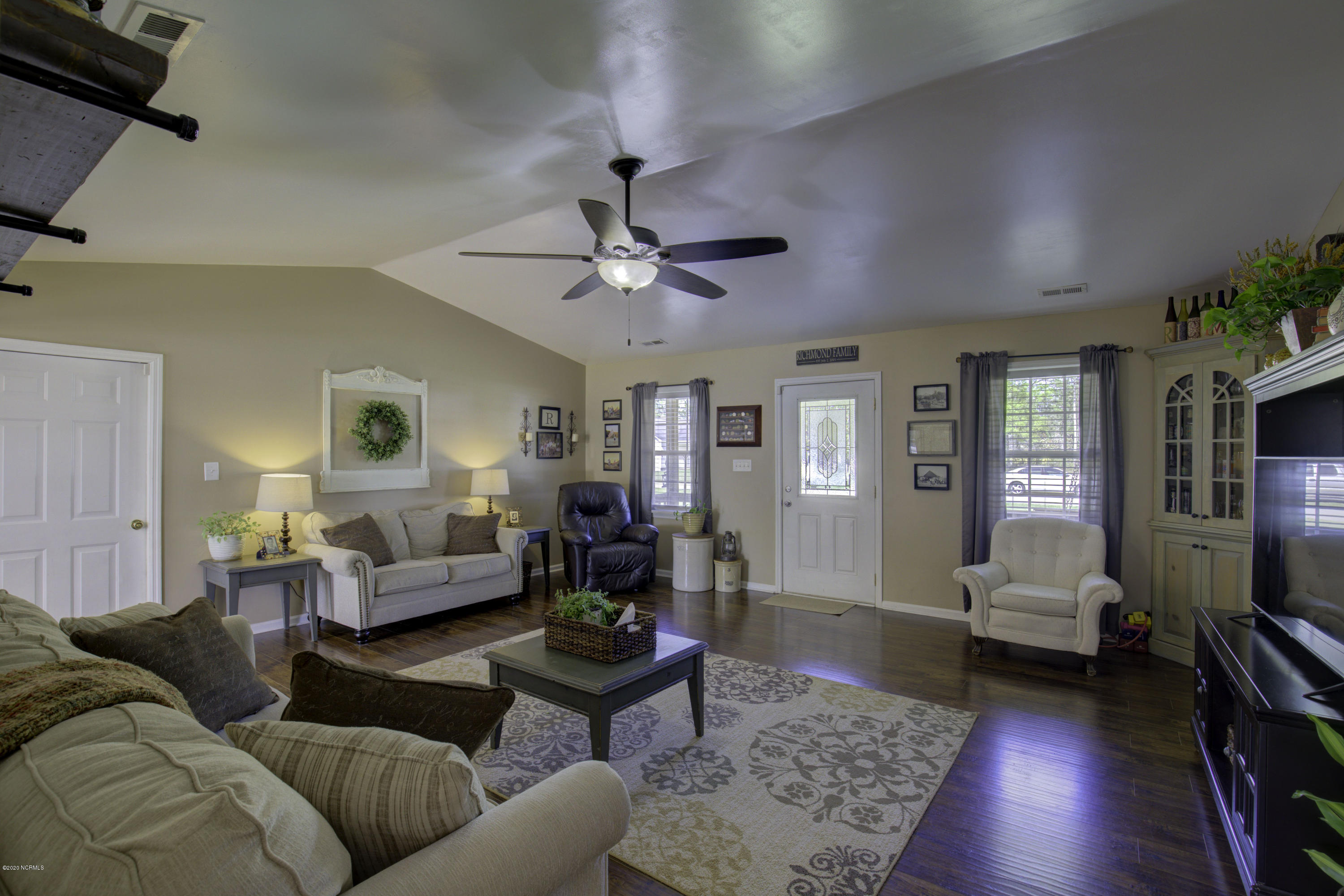 109 Fodder Drive Hubert, NC 28539 - Photo 9 of 29 109 Fodder - Interiors_24