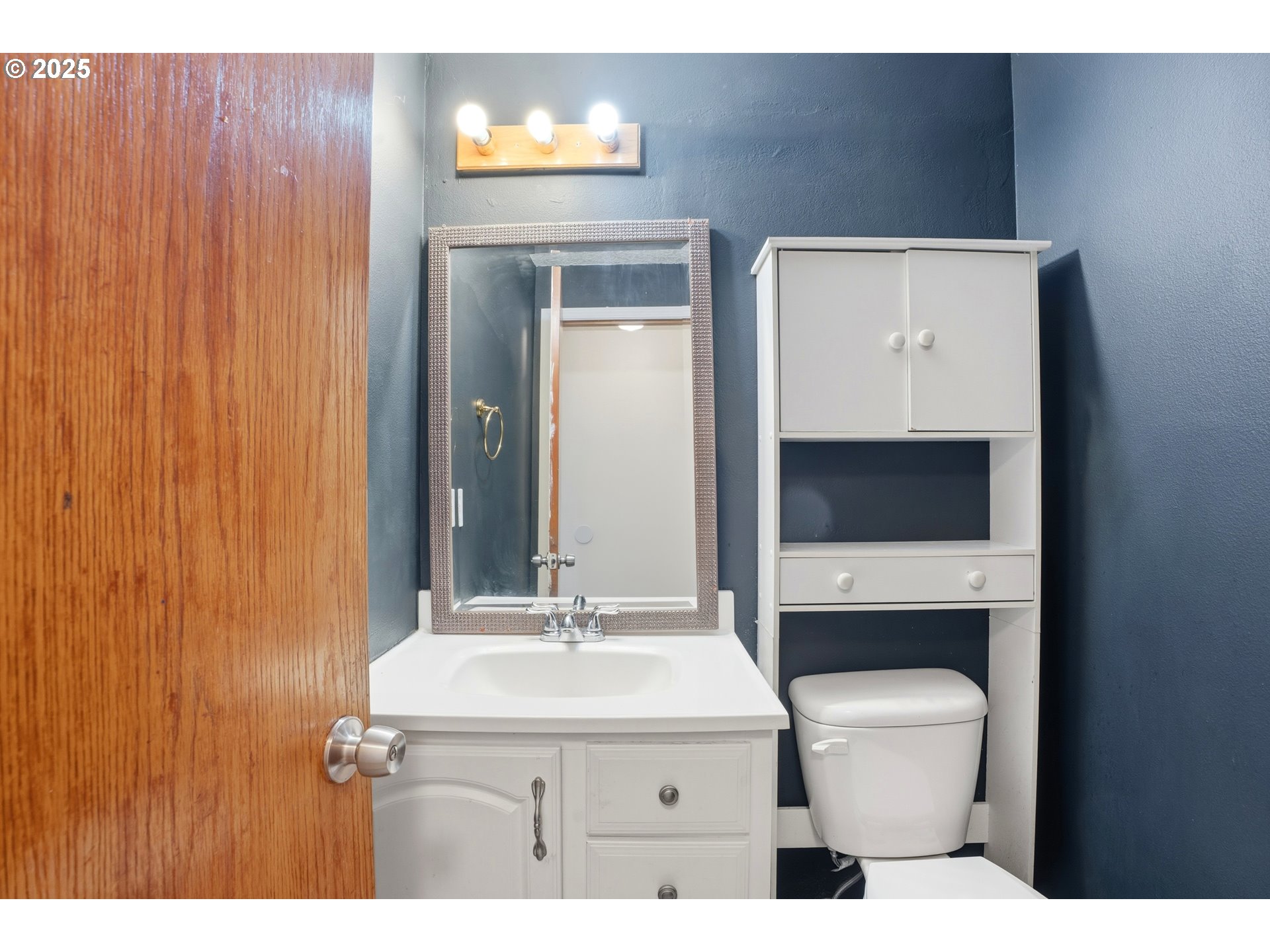 4724 Southeast Powell Valley Road Gresham, OR 97080 - Photo 11 of 28 a bathroom with a toilet a sink and mirror