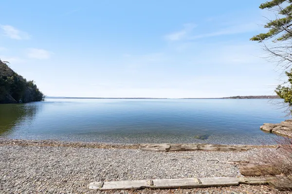 $2,900 | 38 Pebble Beach Road, Unit 3, Colchester, VT 05446