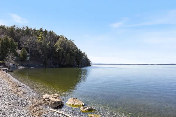 $2,900 | 38 Pebble Beach Road, Unit 3, Colchester, VT 05446