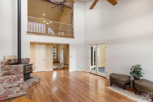 a view of livingroom with furniture and windows