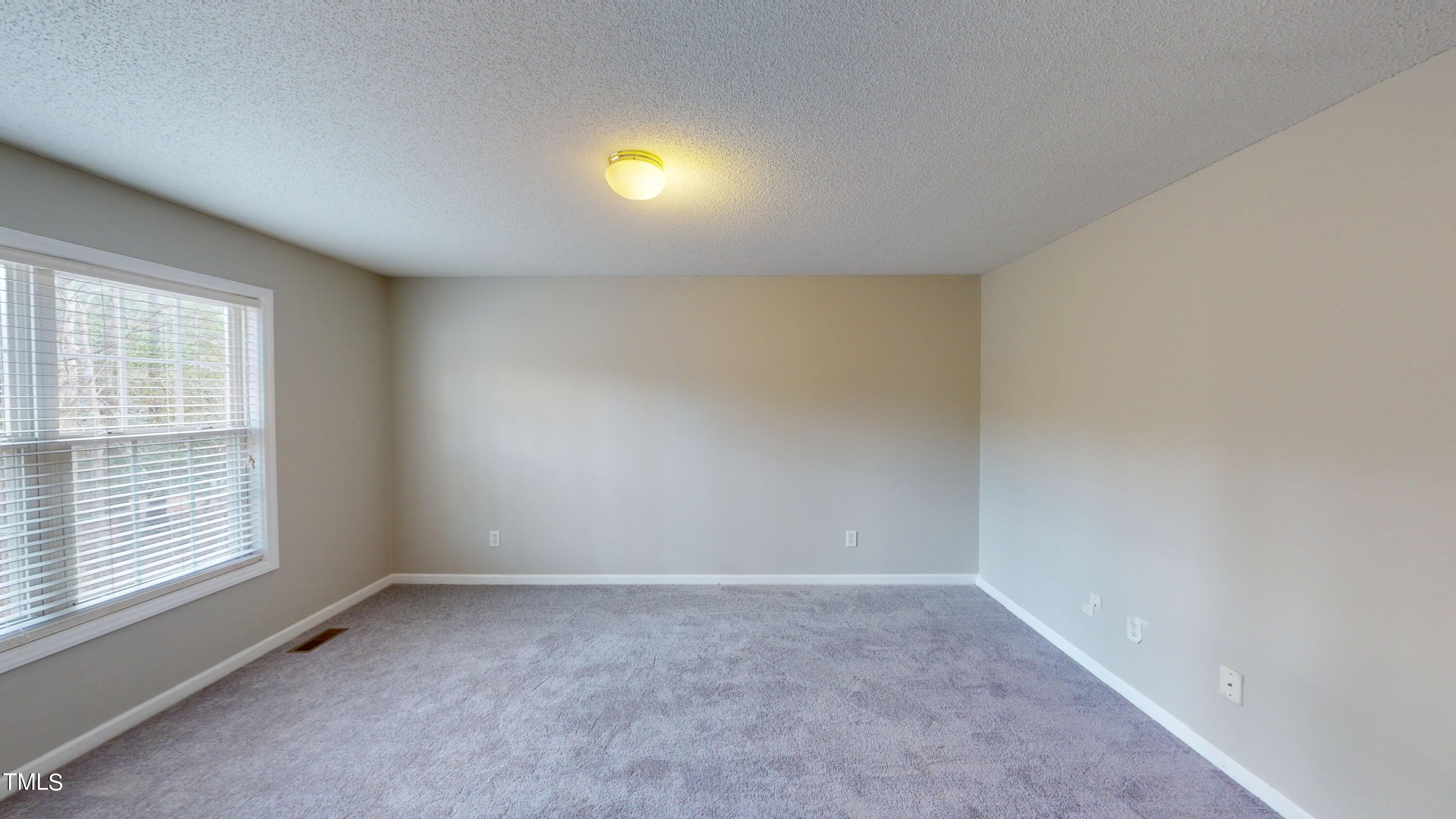 115 Stoneview Circle Smithfield, NC 27577 - Photo 25 of 35 an empty room with a window