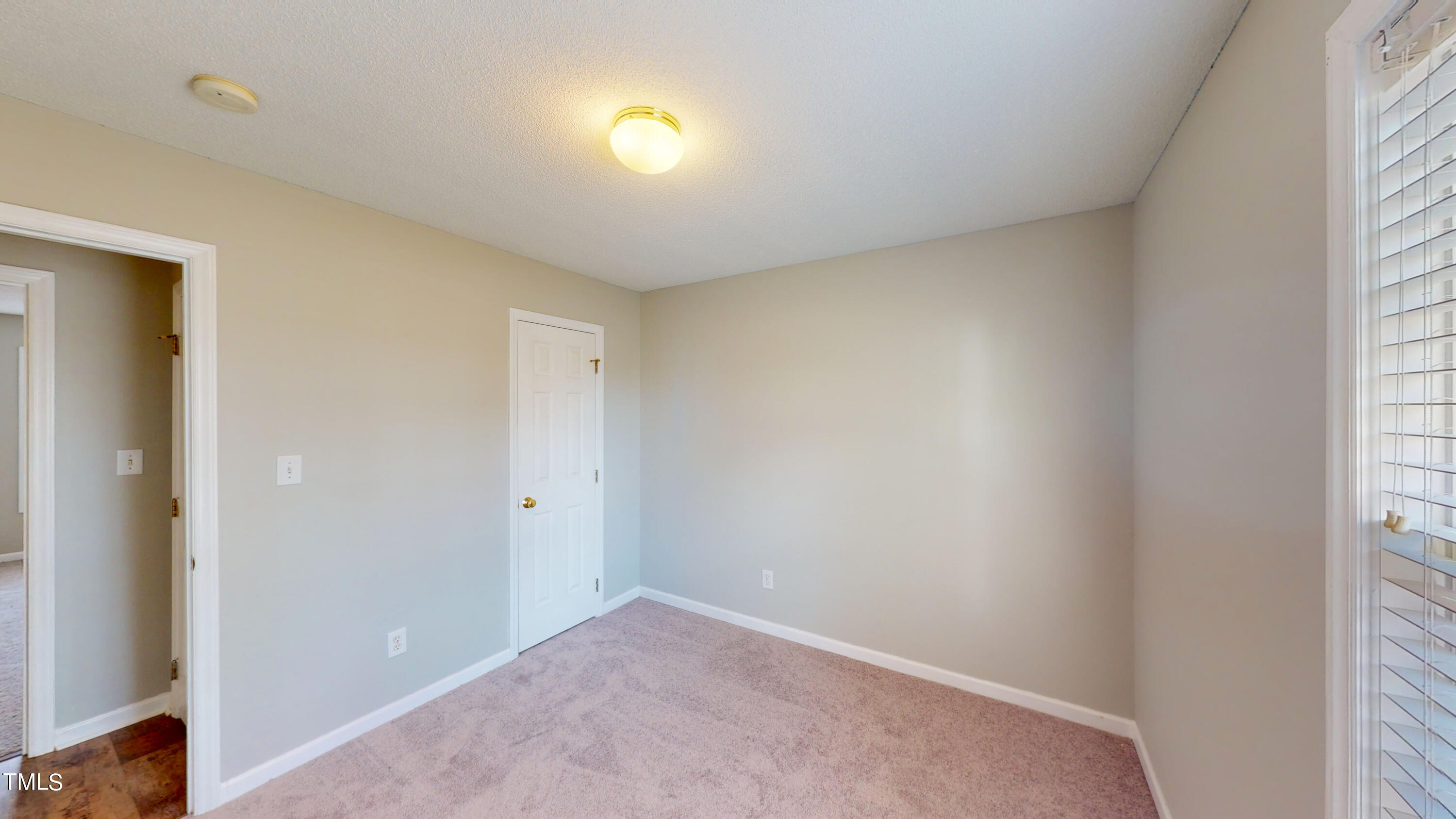 115 Stoneview Circle Smithfield, NC 27577 - Photo 31 of 35 an empty room with a window