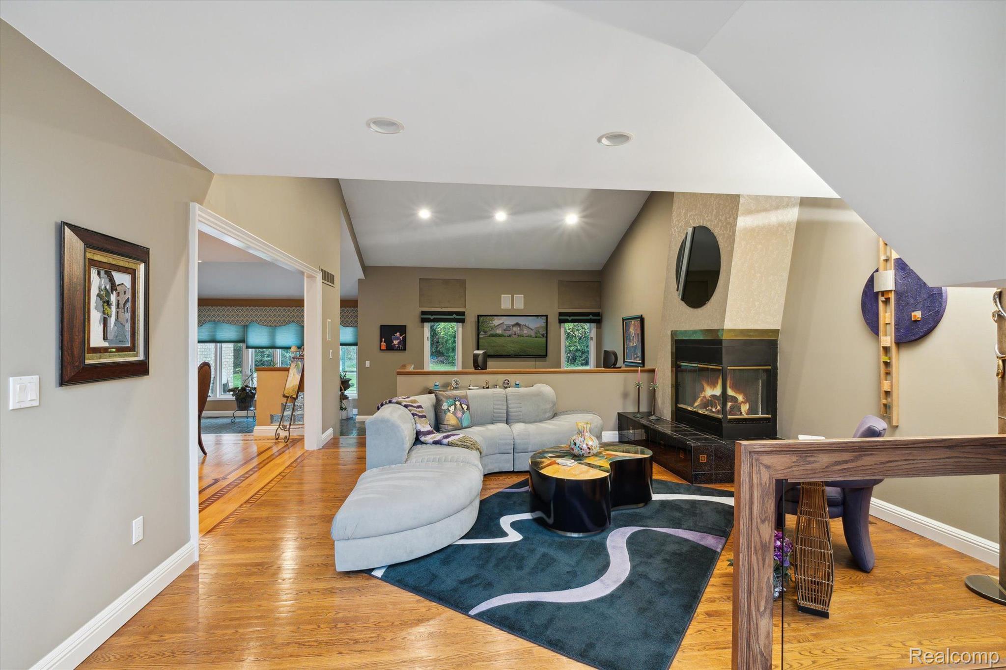 18887 Van Road Livonia, MI 48152 - Photo 8 of 78 Gallery Image 8