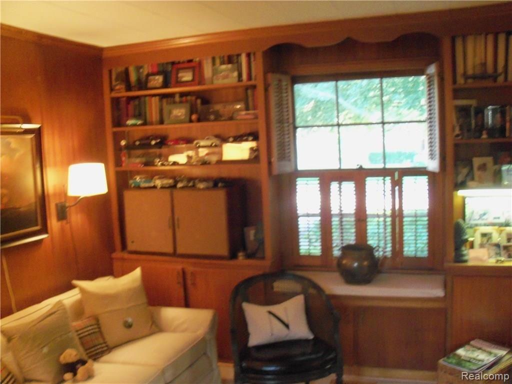 75 Colonial Road Grosse Pointe, MI 48236 - Photo 14 of 19 100_3562.JPG