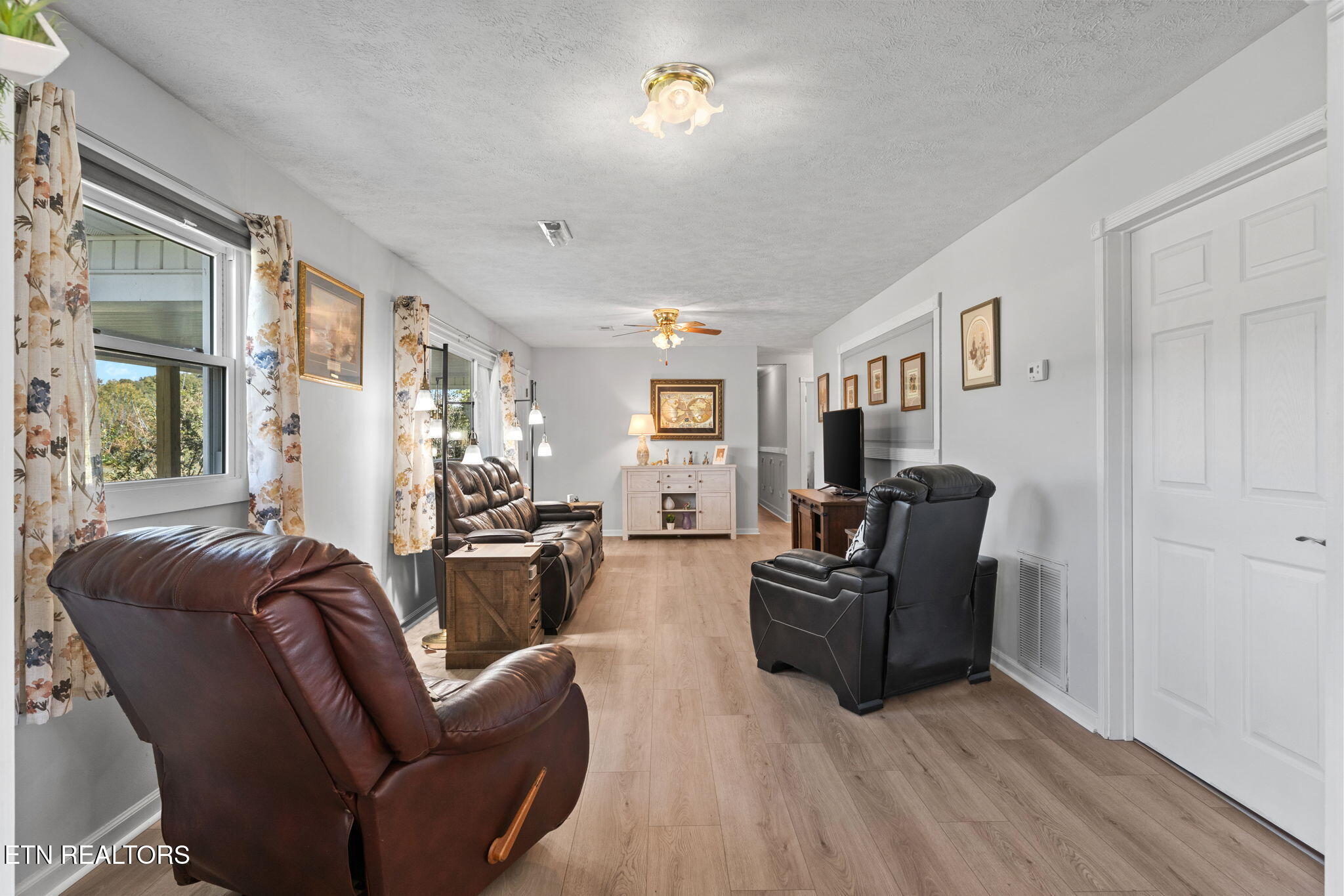 8318 Clapps Chapel Road Corryton, TN 37721 - Photo 12 of 47 Living Room
