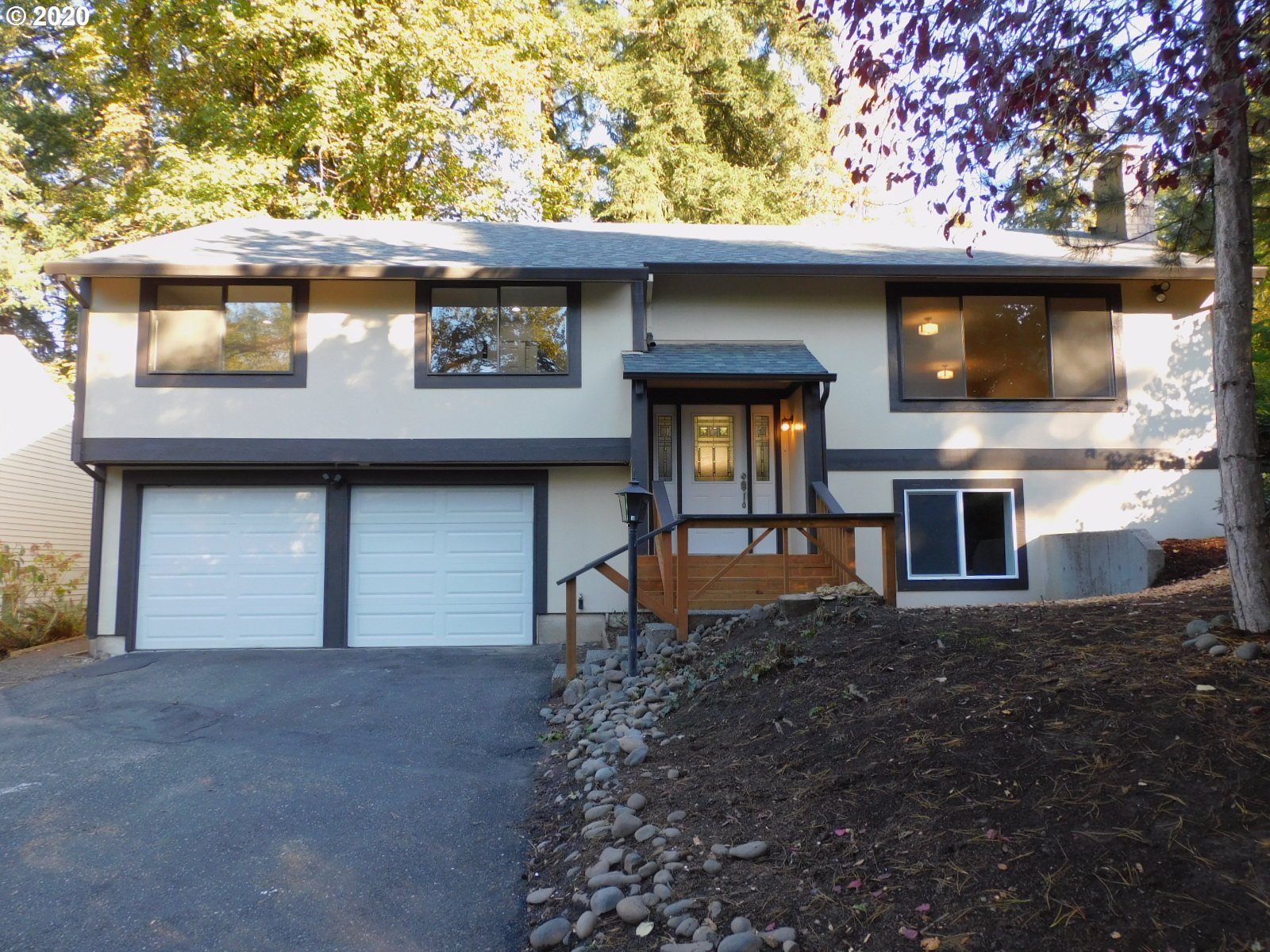 9722 Southwest Quail Post Road Portland, OR 97219 - Photo 1 of 24 Gallery Image 1