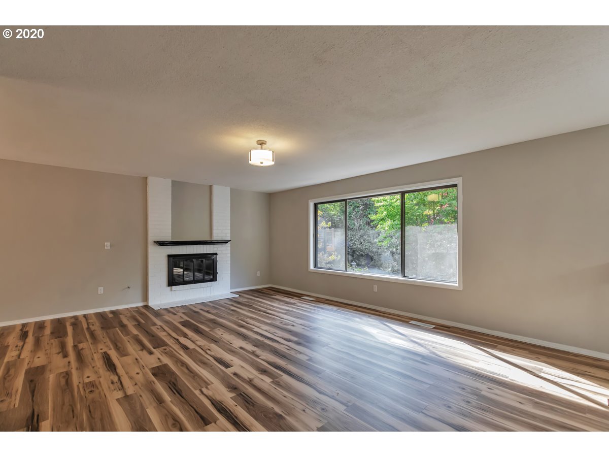 9722 Southwest Quail Post Road Portland, OR 97219 - Photo 2 of 24 Gallery Image 2