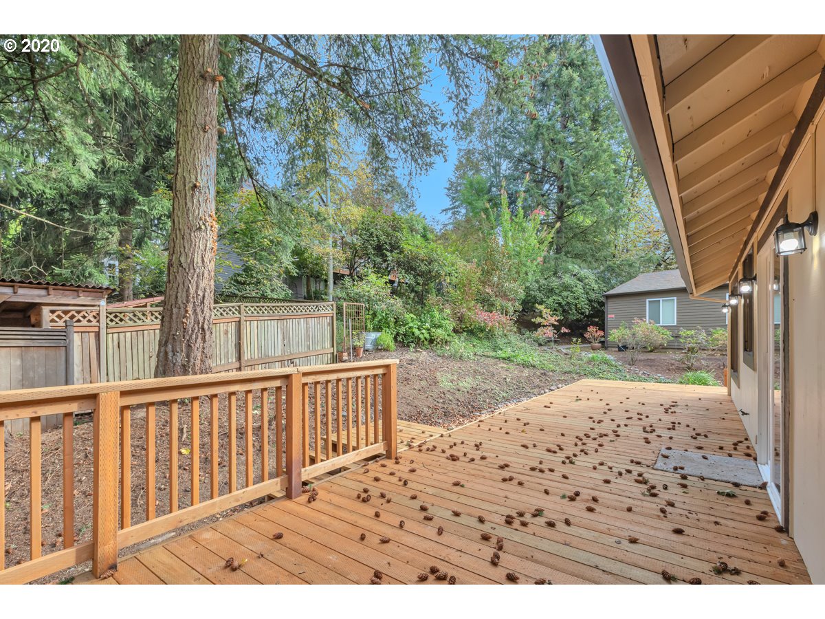 9722 Southwest Quail Post Road Portland, OR 97219 - Photo 16 of 24 Gallery Image 16