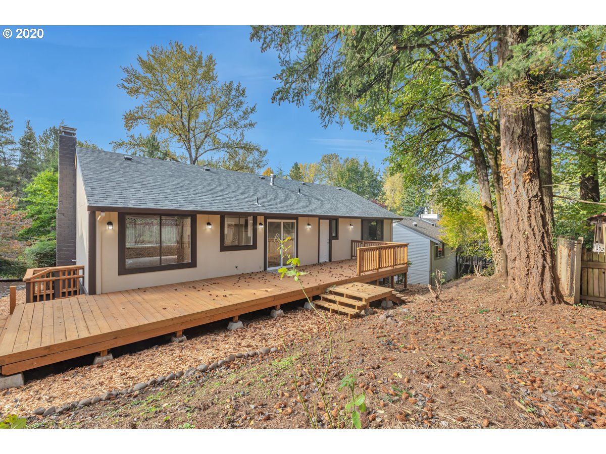 9722 Southwest Quail Post Road Portland, OR 97219 - Photo 17 of 24 Gallery Image 17