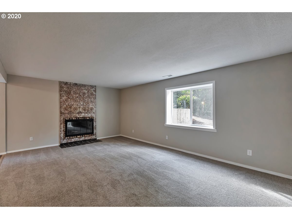 9722 Southwest Quail Post Road Portland, OR 97219 - Photo 18 of 24 Gallery Image 18