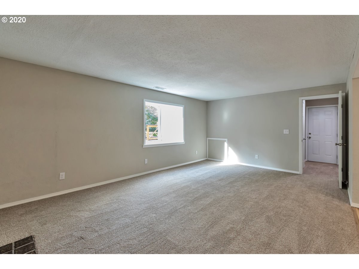 9722 Southwest Quail Post Road Portland, OR 97219 - Photo 20 of 24 Gallery Image 20